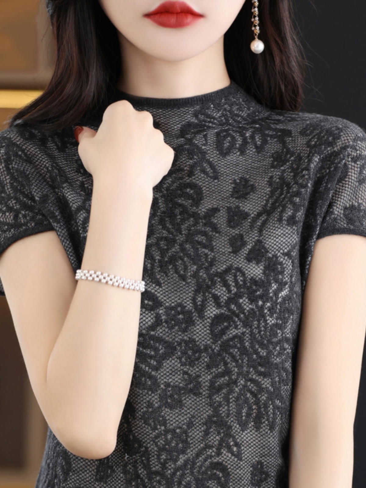 女性用ハーフタートルネックレースニットボトムシャツ2024年夏新スタイルファッショナブル半袖tシャツフェミニン半袖