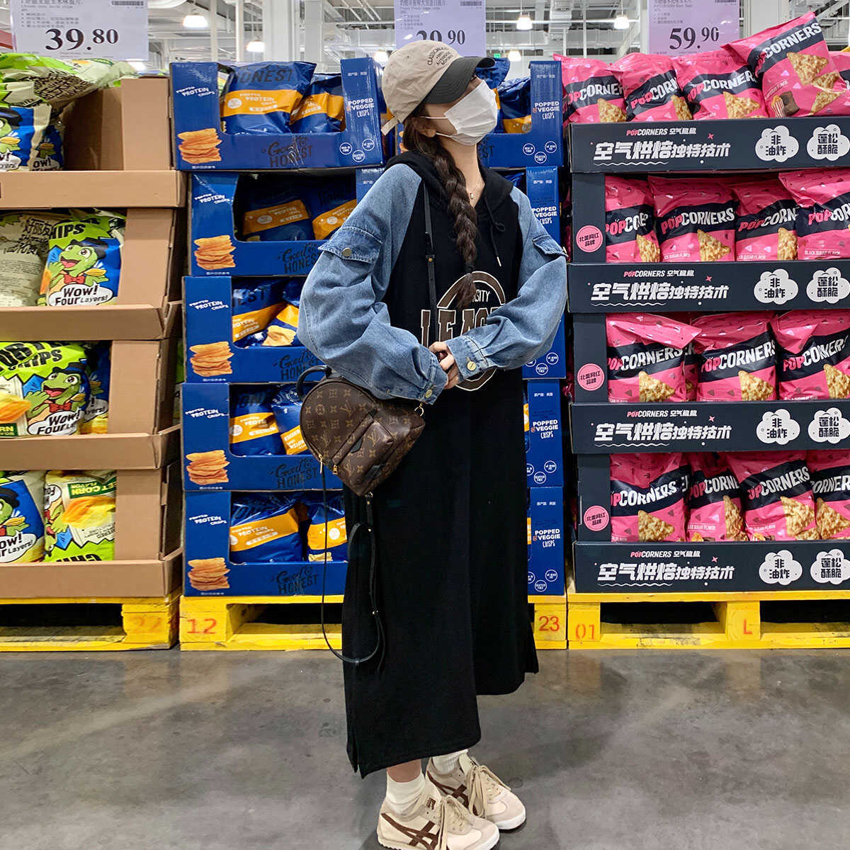 スローチーゆるい感じ黒いドレス女性秋2024新しい手紙の印刷デザイン塩甘い部スウェットシャツドレス