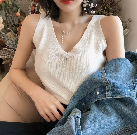 モテアイテム トップス ノースリーブ Vネック スリム タイト 細身 リブ 薄手 きれいめ シンプル カジュアル 上品 おしゃれ お洒落 可愛い 女子 こなれ感 クール セクシー