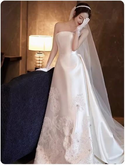 軽ウェディングドレスフレンチトリムサテン気質ハイエンド重工業モップメインウェディングドレス白軽贅沢逃走中プリンセスドレス