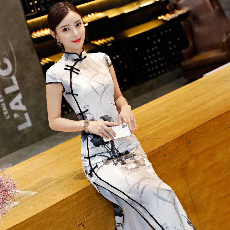 ロング修正チャイナドレス 2024 若い女性のレトロ漢服スタイルスリム気質 スタイル