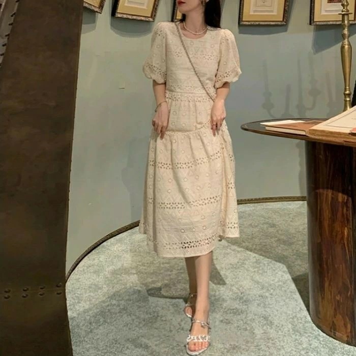 50代 体型カバー レディース 20代 夏 パフスリーブ シンプル レース カジュアル ナチュラル カットワーク 袖あり い ベージュ フェミニン ドレス リラックス ワンピース 半袖 ミモレ丈