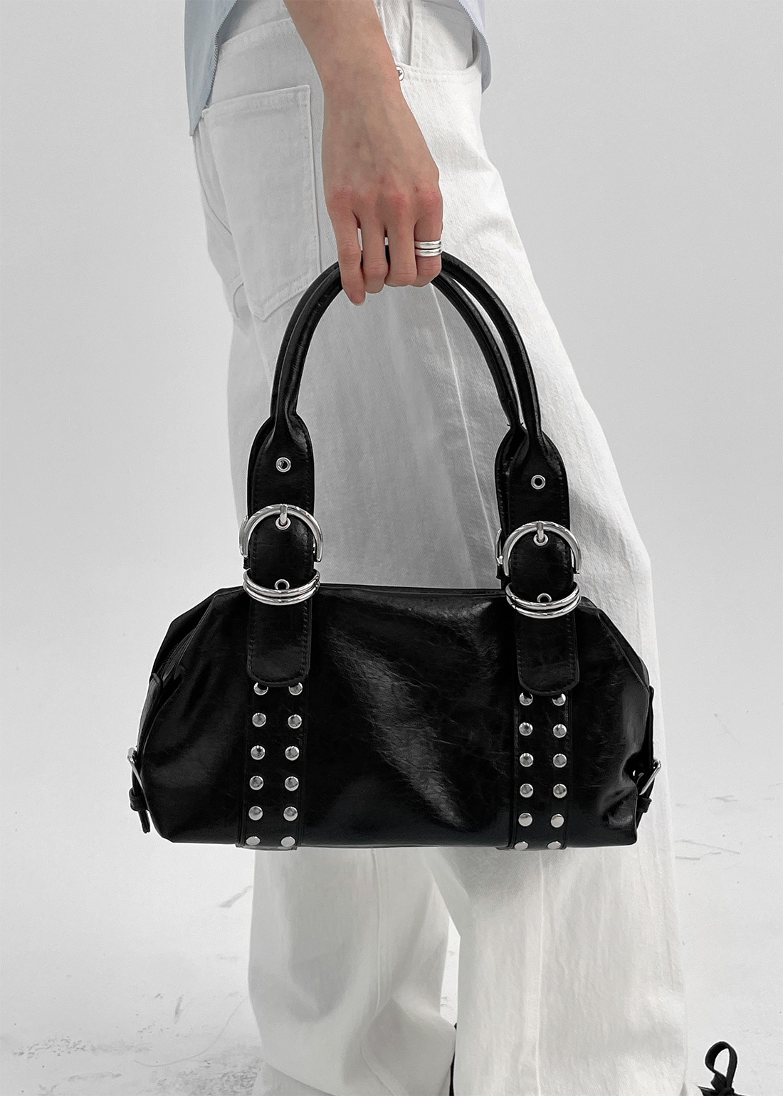 カミルスタッドレザーショルダーバッグ 6,800円