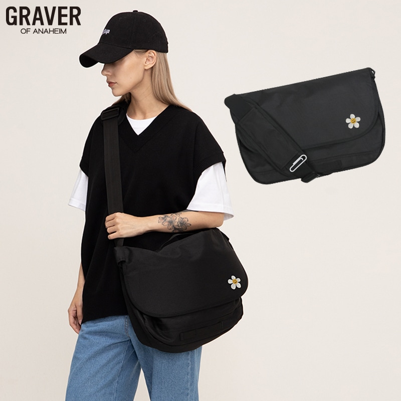 [UNISEX]ホワイトフラワー刺繍クロスメッセンジャーバッグ_BLACK