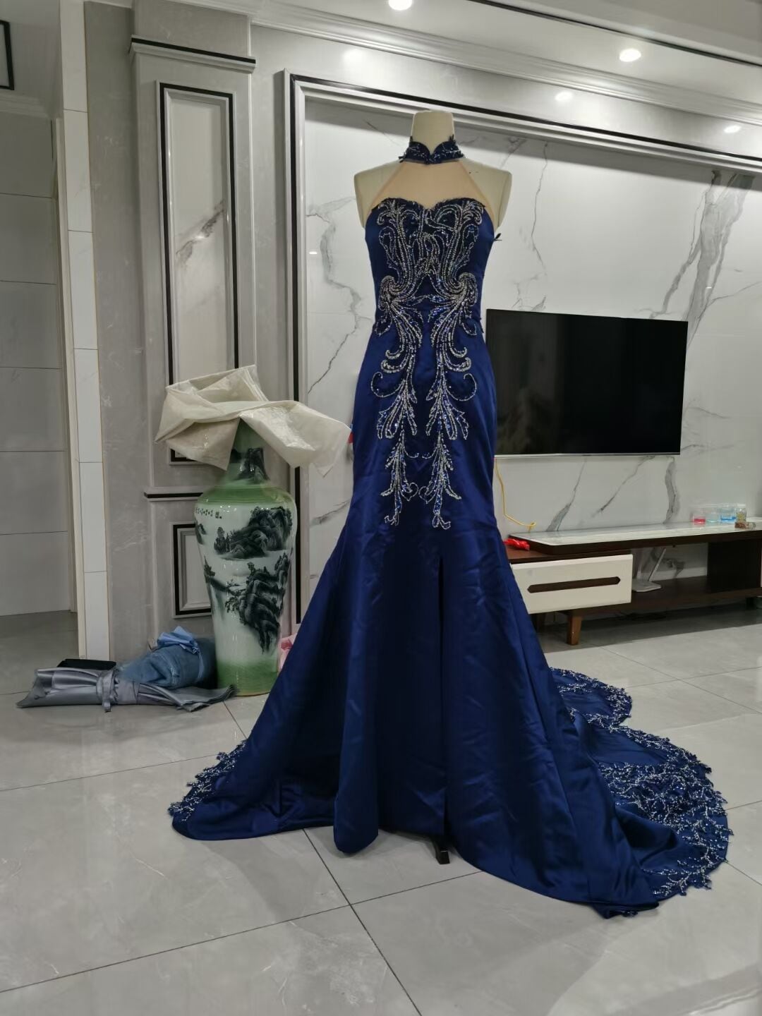 華やか パーティードレス ネイビー 背中見せ 繊細レース ベアトップ 華やかなトレーン 披露宴/前撮り