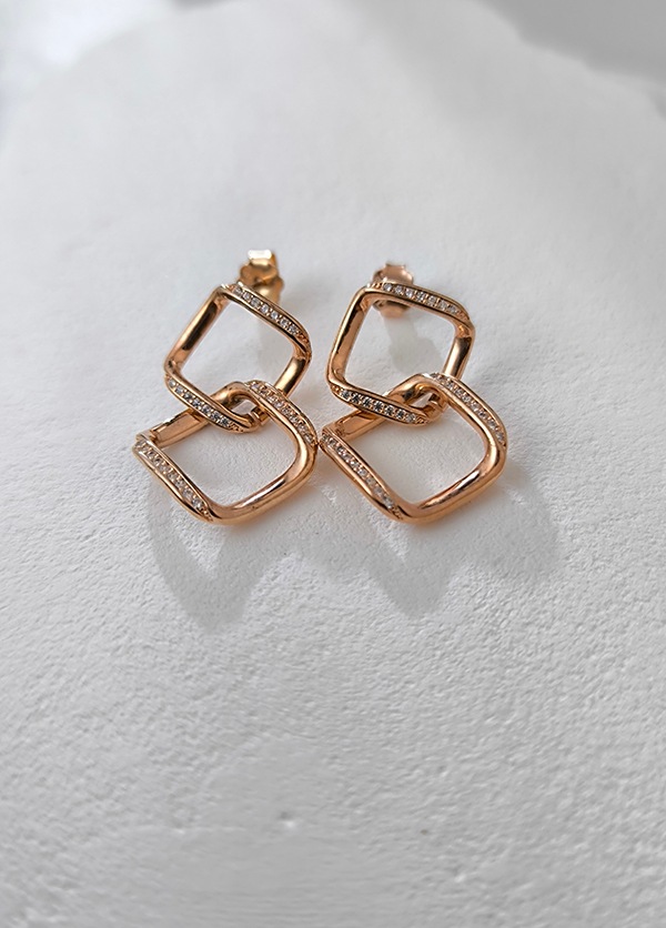 【Silver 925】スクウェア×連なるデザインのスタッドピアス