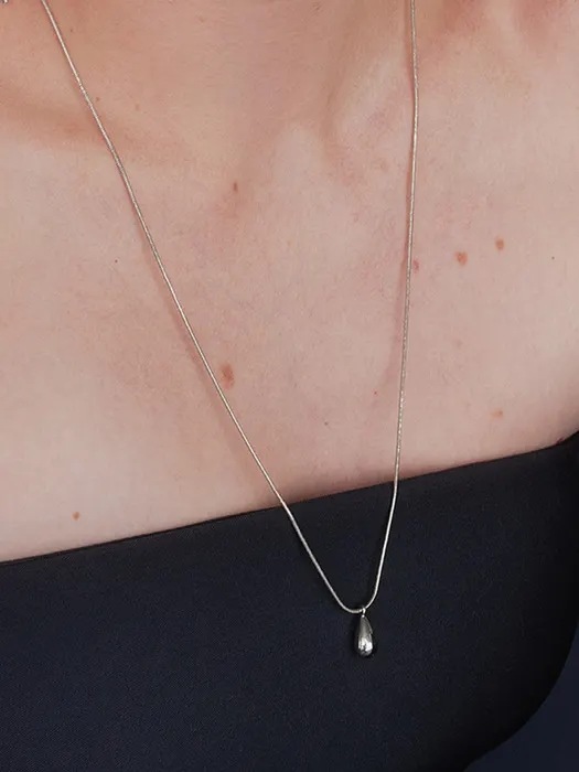 Teardrop Pendant Necklace - Silver Pendant 韓国コスメ 韓国ブランド レディースファッション アクセサリー ピアス 指輪 イヤリング 韓国人気 アイドル