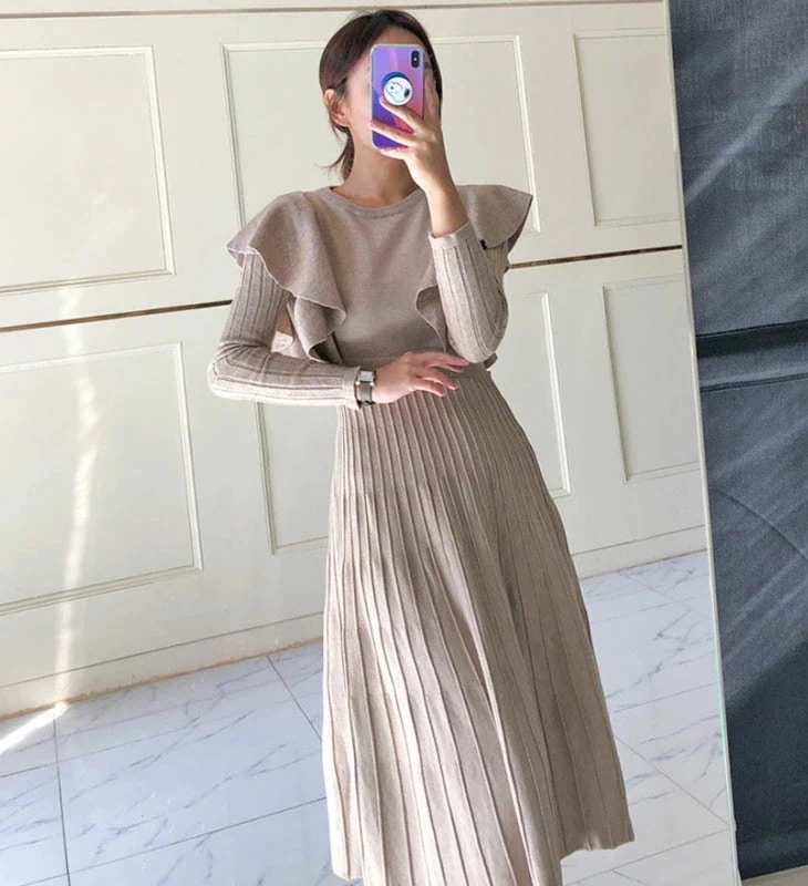 ニット フリル ミモレ ワンピース 長袖 ロング フレア プリーツ リブ ゆったり 体型カバー 流行 ガーリー フェミニン 可愛い カジュアル 春 秋 冬 ベージュ ブラック 黒 無地 レディース