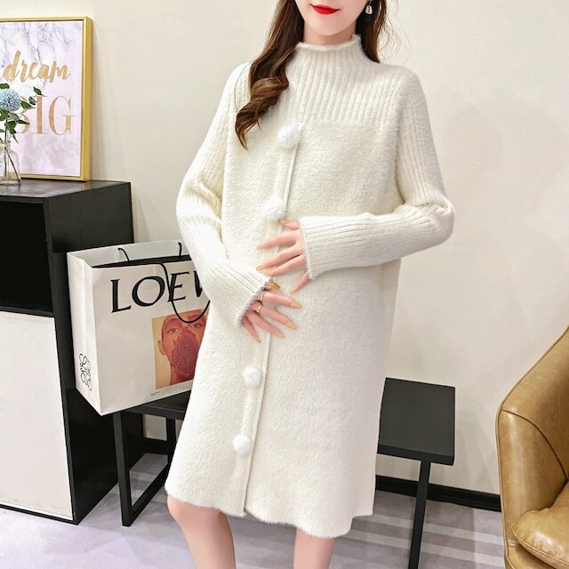 【送料無料】マタニティ ワンピース ハイネック ミディ丈 ガーリー ニットワンピース ポンポン