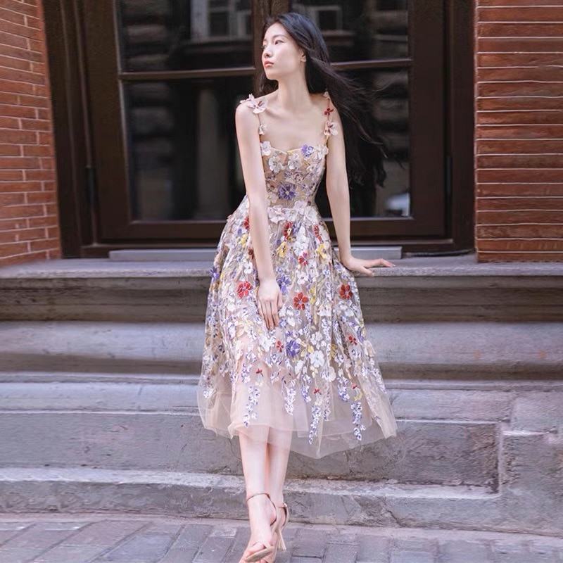 ストラップ宴会高級タキシード2025新型名媛気質フランス超仙花ワンピースは普段着ることができる