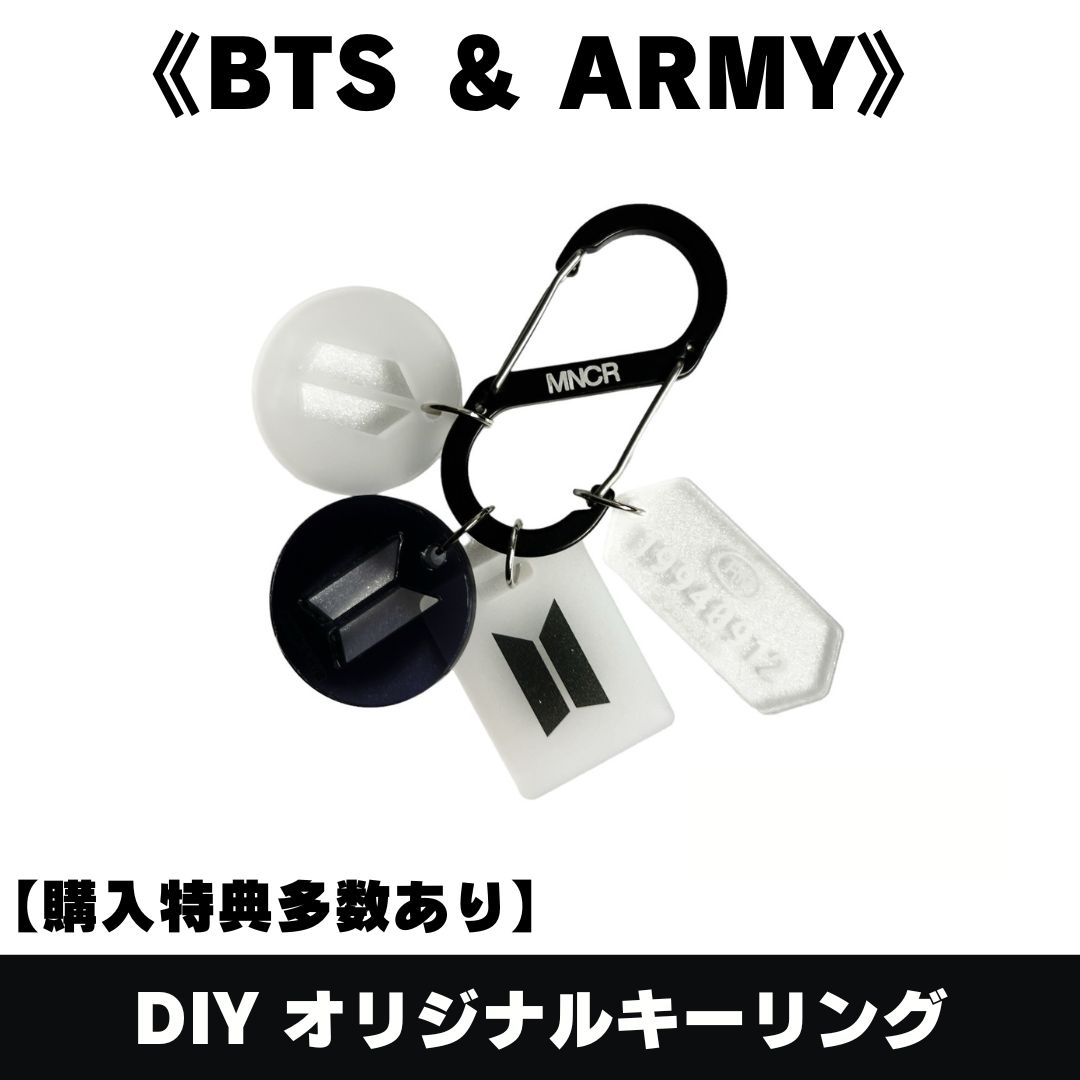 BTS J-HOPE SYS プレミアムフォト + キーリング + ミニフラッグ アルバム型のホルダー｜ミニアルバム・BTS ミニCDキーホルダー