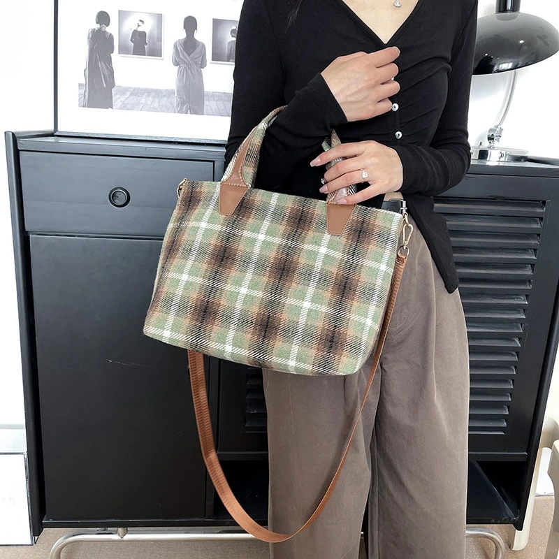 チェック柄デザインショルダーバッグ (T)