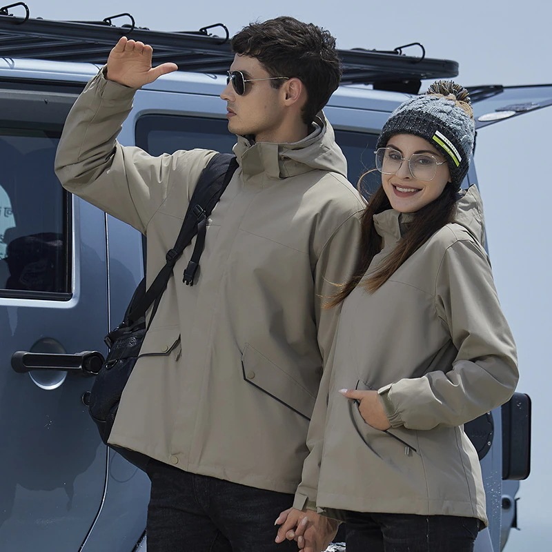 2024 アウトドアカップルジャケット男性と女性スリーインワンフード付きフリース登山スキースーツロゴ印刷可能