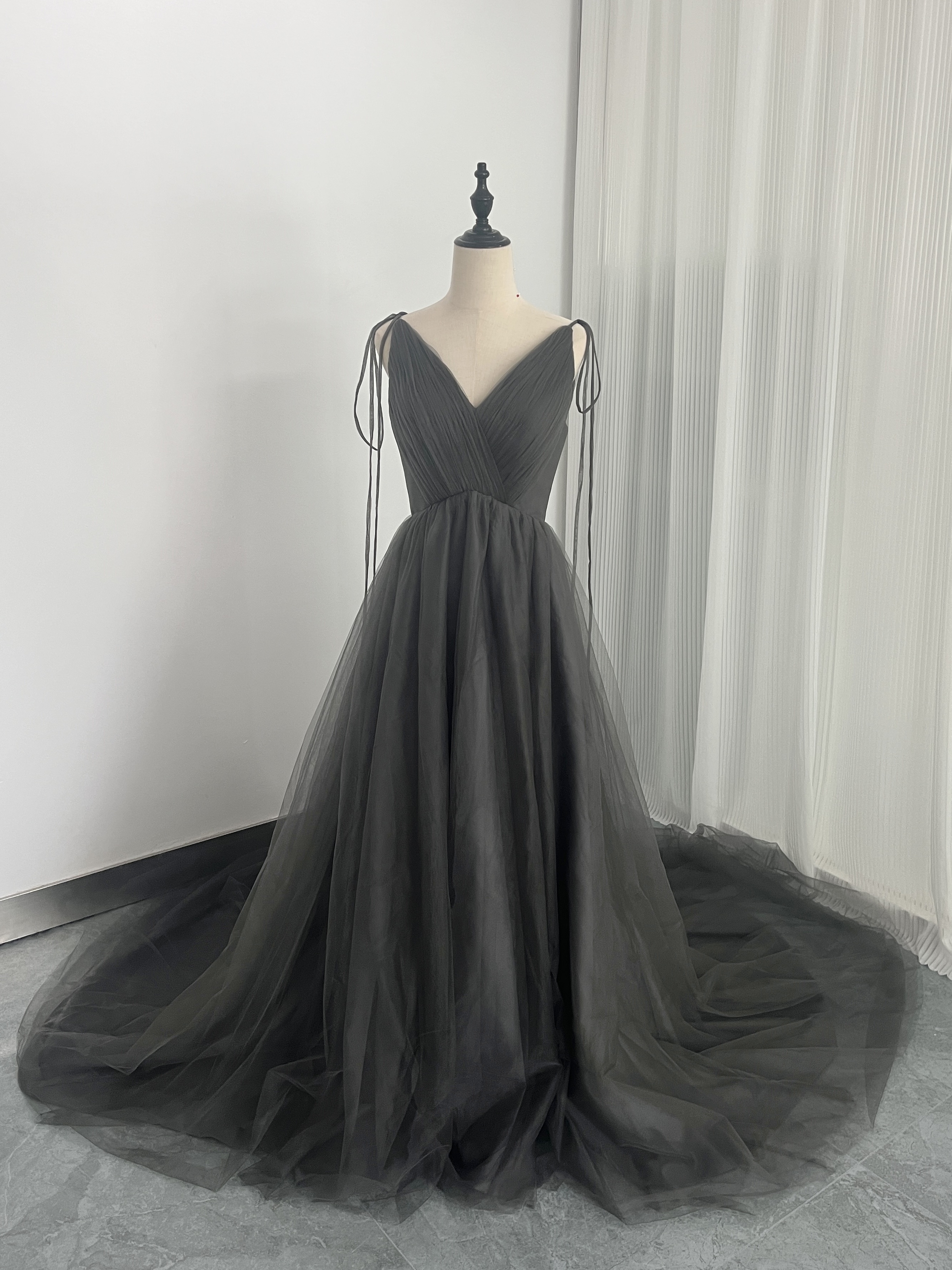 パーティードレス グレー キャミソール Vネック ソフトチュール 二次会 ファスナー