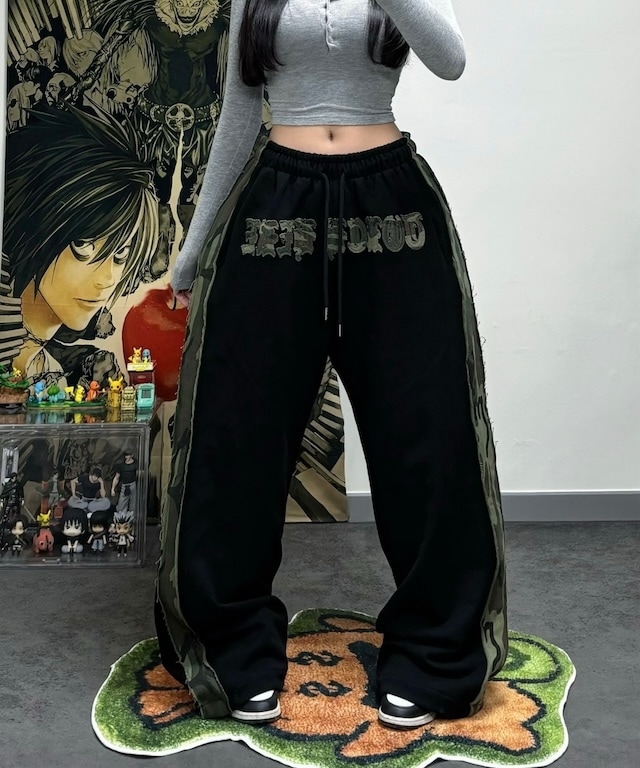 [UNISEX/カップルルック]韓国制作！ カモ ヒップ ストリング タッチ ユニーク 刺繍 ポイント サイド カモライン ビッグ ビンテージ ミリタリー ワイド トレーニング パンツ(ウエストバンデ