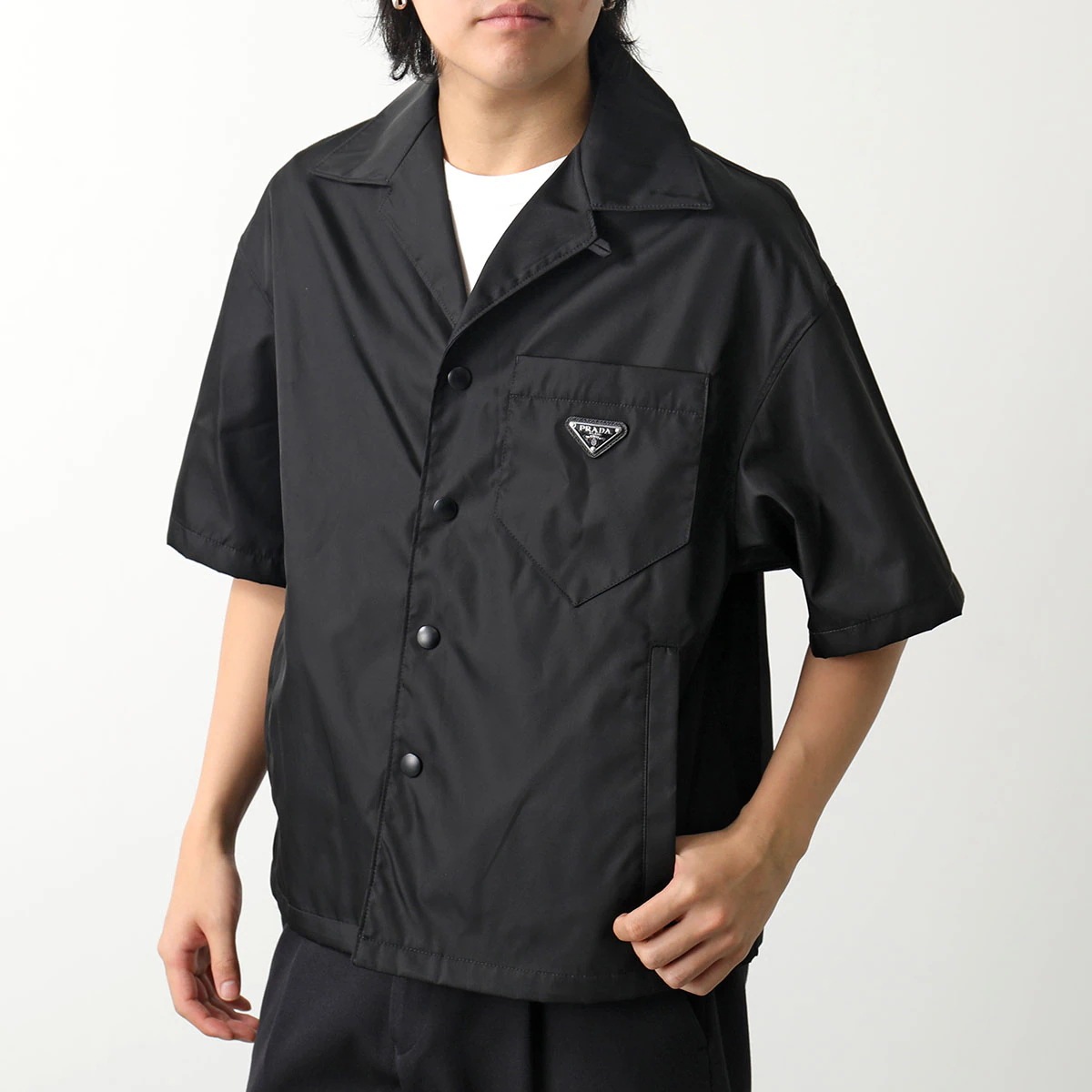 PRADA プラダ 半袖 シャツ SC449 1WQ8 メンズ ナイロン Re-Nylon 五分袖 開襟シャツ トライアングルメタルロゴ ボーリングカラー F0002/NERO