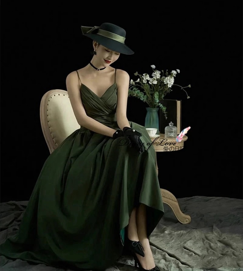 上質なサテンが美しい光沢を放つカーキのカラードレス 演奏会ドレス ヴィンテージドレス パーティー