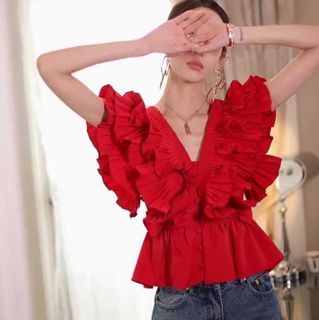 レディース トップス ブラウス 半袖 Vネック フリル かわいい 大人可愛い シンプル カジュアル おしゃれ こなれ感 ガーリー 存在感 無地 春 夏 お出かけ リゾート 旅行 ショッピング 普段使い