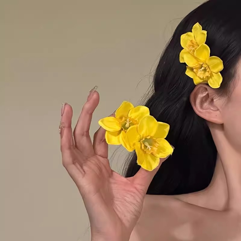 【1点ご購入 で10点プレゼントいたします】明るい黄色の花のヘアピン甘くてかわいいサイドクリップヘアピン前髪クリップ旅行ヘアピン