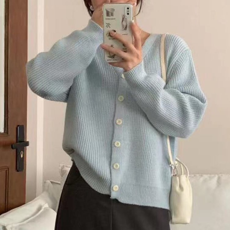 レディース トップス ニット セーター カーディガン 上着 羽織 前開き 長袖 萌袖 Vネック 襟なし ワイド ふわふわ ふっくら 伸縮性 ボタン かわいい 大人可愛い きれいめ シンプル カジュアル
