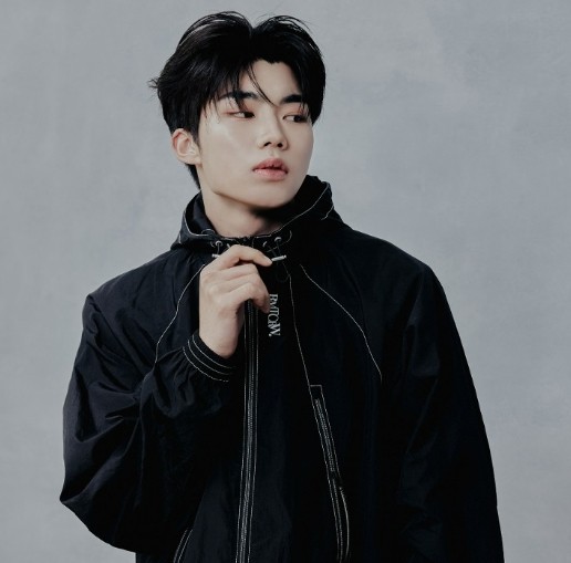 [ZB1 24 SPコレクション] UTILITY HOOD WINDBREAKER 15,998円