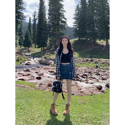 MULVAN復古の格子の長袖のシャツ女性はシックでゆったりと薄い日焼け止めの上着を重ねて着ます