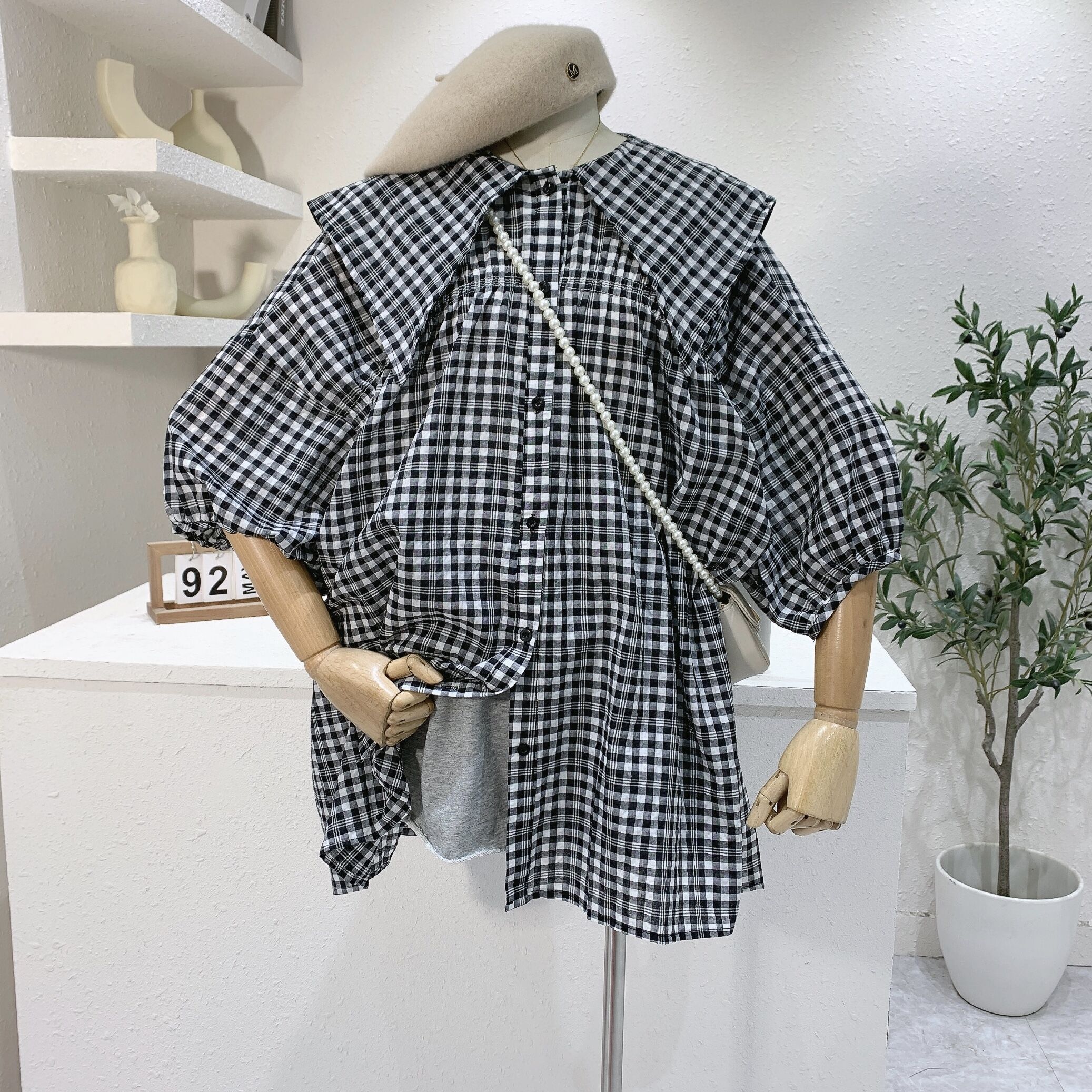 BIGカラーシャツ ブラウス シャツ ５分袖 フリルシャツ フリルブラウス レディース トップス ワンピース ママコーデ マタニティーコーデ お仕事コーデ プルオーバー C77