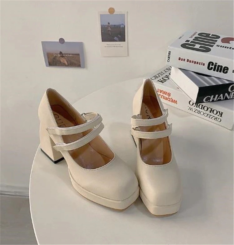 大人気！ これからの季節に大活躍 新品 2025ニュースタイル 韓国版 ピンヒール パンプス 百掛け 太いヒール スクエアトゥ レトロ sweet系 ピンヒール