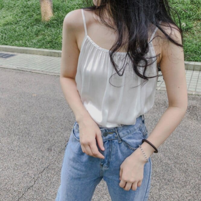 トップス デート カットソー キャミソール かわいい 大人可愛い きれいめ シンプル カジュアル サテン 光沢感 無地　春夏 インナー レイヤード 休日 旅行 ホワイト ベージュ ピンク 韓国