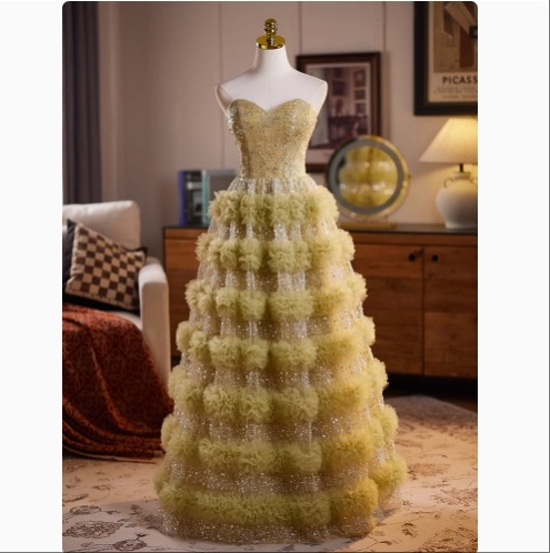 カラードレス グリーン  ベアトップ ビスチェタイプ ビジュー 細見えシルエット 韓国風ドレス ティアードのドレス