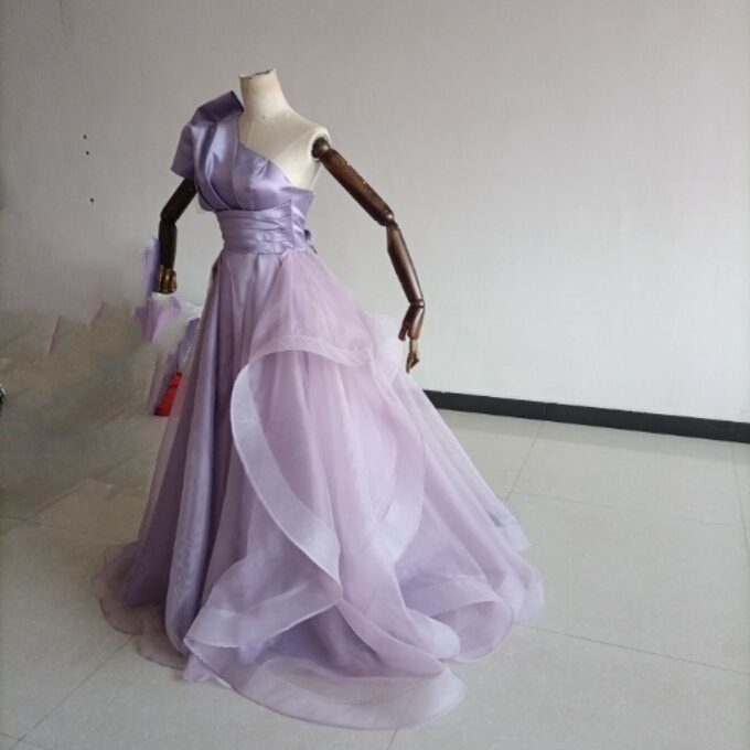 人気上昇！パーティードレス 薄紫 ベアトップ 華やかなトレーンふっくら柔らかなバック/結婚式/披露宴