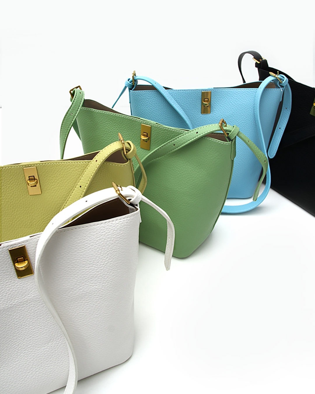 ディスリューバックルショルダーバッグ韓国ファッション レディース 5,380円