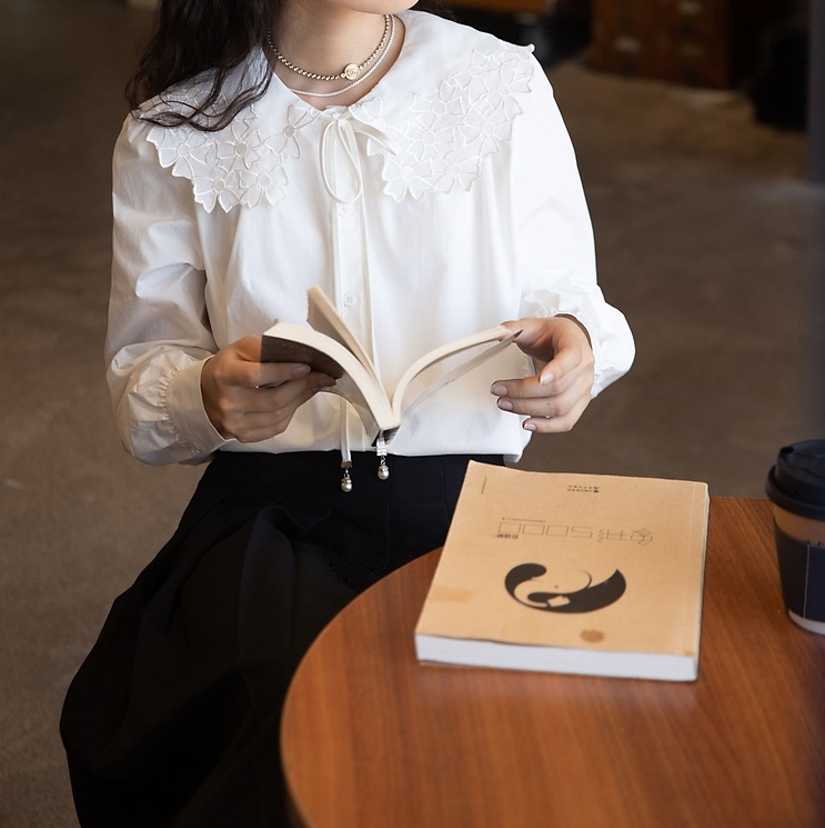 レース襟ブラウス トップス シャツ ブラウス 袖あり 長袖 ラウンドネック 襟付き レース リボン 前開き 綿 かわいい 大人可愛い きれいめ シンプル カジュアル 大人 上品 おしゃれ お洒落