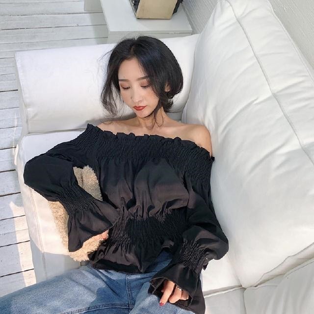 2224.フリル オフショルダー トップス(ブラック)