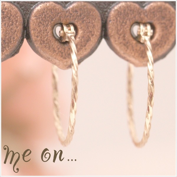 me on... K10YG ねじり ループ リングピアス 発送目安２-３週間
