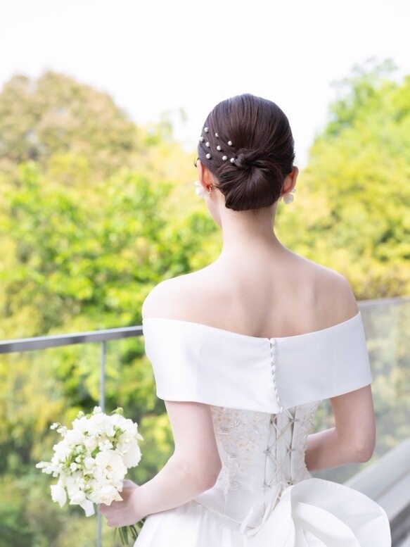 実例写真！ホワイト オフショルダー のみ 光沢サテン 結婚式 前撮り