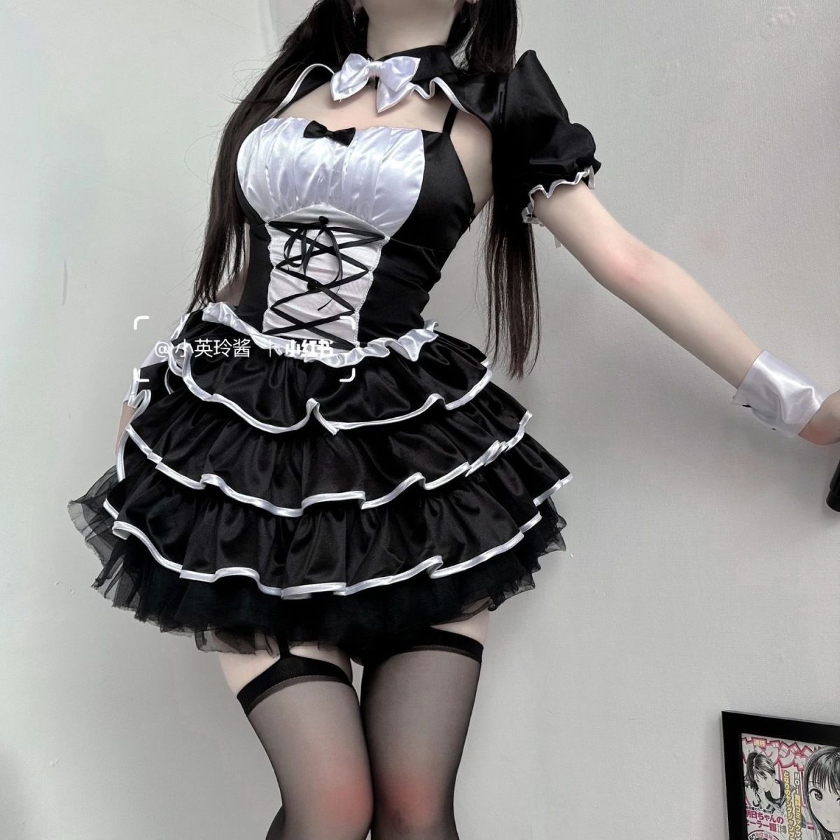 今季新作ロリータ スイートクール cosplay メイド服 キャンバ肩掛け 白黒スプライステープ 腰をすぼめる ストラップ ポンポンスカートスーツ