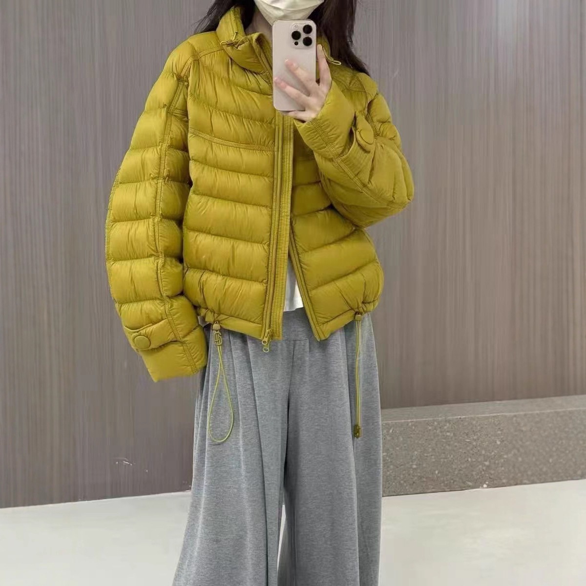 軽量のホワイトダックダウンジャケット薄手でフレアなダウンコート新しい冬用綿入りジャケットパフコート小柄な女性に適しています