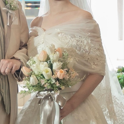 取り外しオフショルダーのみ 流れる透け花レース 七分袖丈 くるみボタン 結婚式 拳式