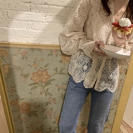 トップス ブラウス 羽織 長袖 Vネック デザイン ギャザー 美ライン ニュアンス 刺繍 ヴィンテージ風 ロマンチック レトロ かわいい 大人可愛い きれいめ シンプル カジュアル 大人 上品