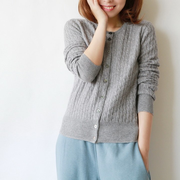 カーディガン トップス アウター 羽織り ニット セーター 袖あり 長袖 ツイスト編み 前開き ボタン Uネック ラウンドネック かわいい 可愛い きれいめ シンプル 上品 おしゃれ お洒落