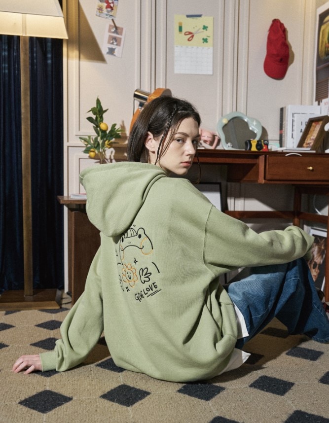 カエルポップ 刺繍 フーディー カーキ　UNISEX 8,439円