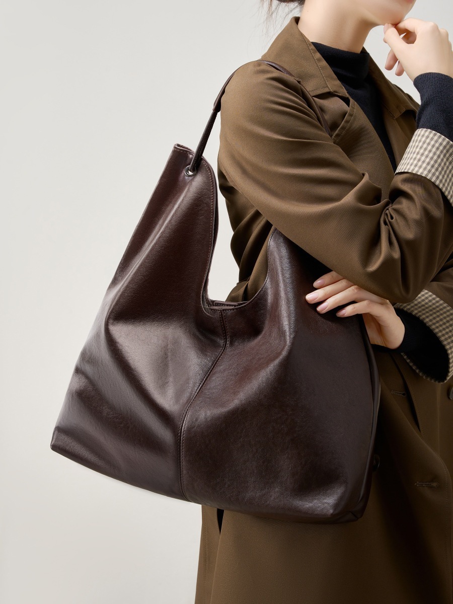 キルティングバッグ本革 トートバック ショルダーバッグ 新作 リュック 水筒ポーチ 手提げバッグ 防水 大容量 肩掛け ミニバッグ 気質 おしゃれ 百掛け バックパック高級感 質感 気質 ショルダーバ