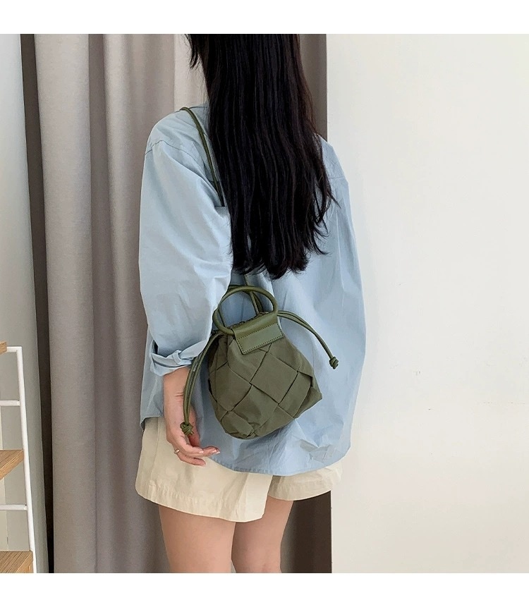 【予約】【ボンディングメッシュミニショルダーバッグ】先行予約 レディース 斜め掛け 大人 軽量 小さめ ショルダーバッグ 2WAY 手提げバッグ ミニ 通勤 斜めがけ 韓国ファッション 無地