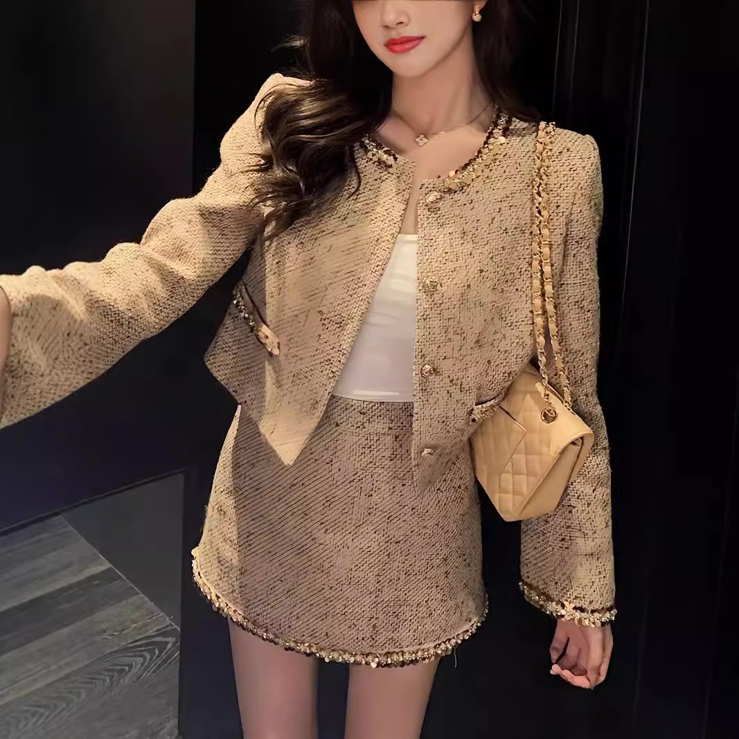 シャネル風のスパンコールの絶妙なスーツの女性秋の新しいショートスタイルの気質の小さいサイズの千金スーツ