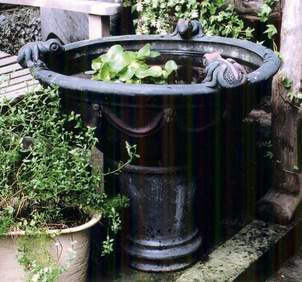 ジャービス商事　アンティーク調　カエル水盤　85021