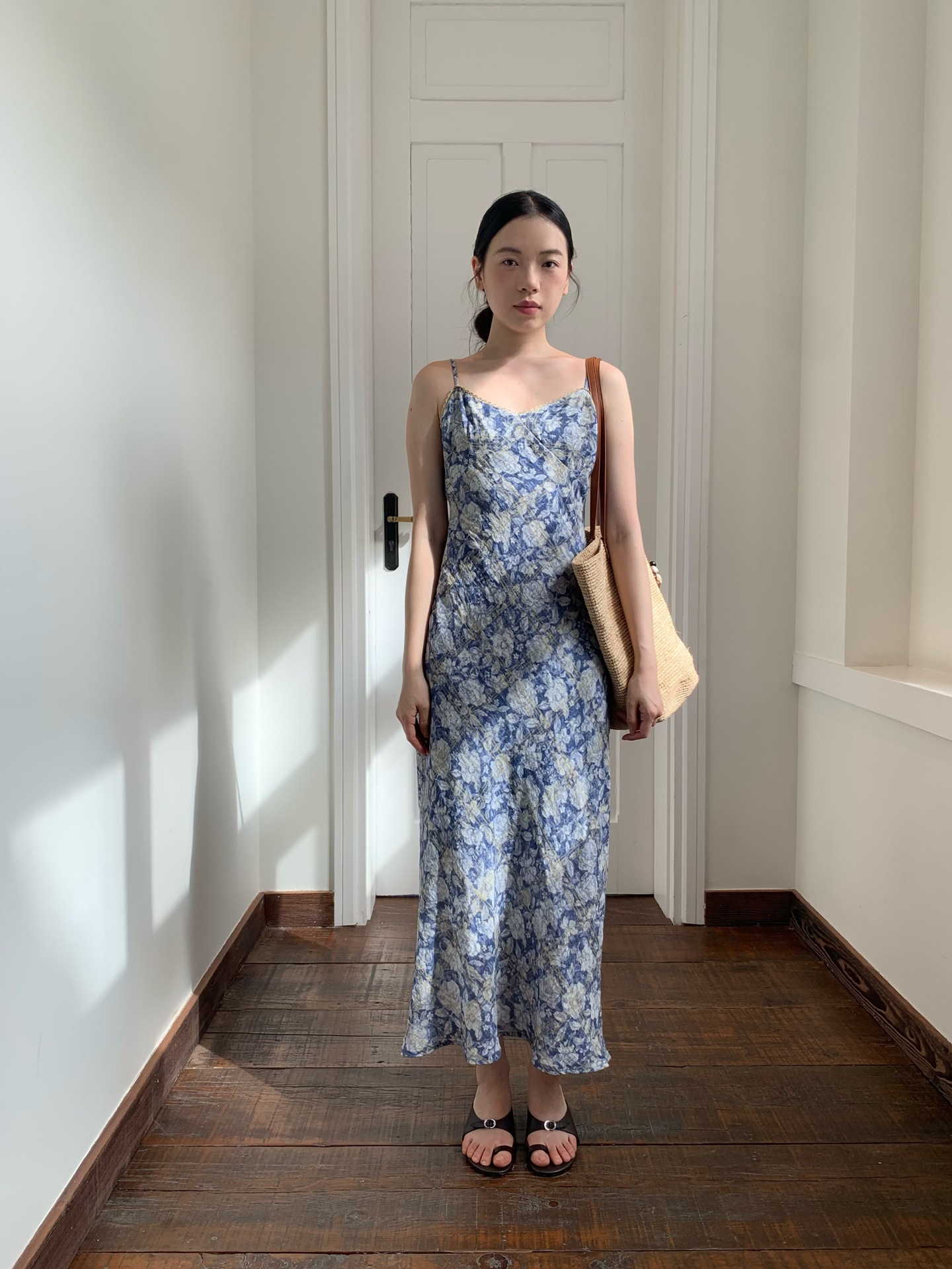 夏のフランス式のロマンチックな人の魚は美しいです