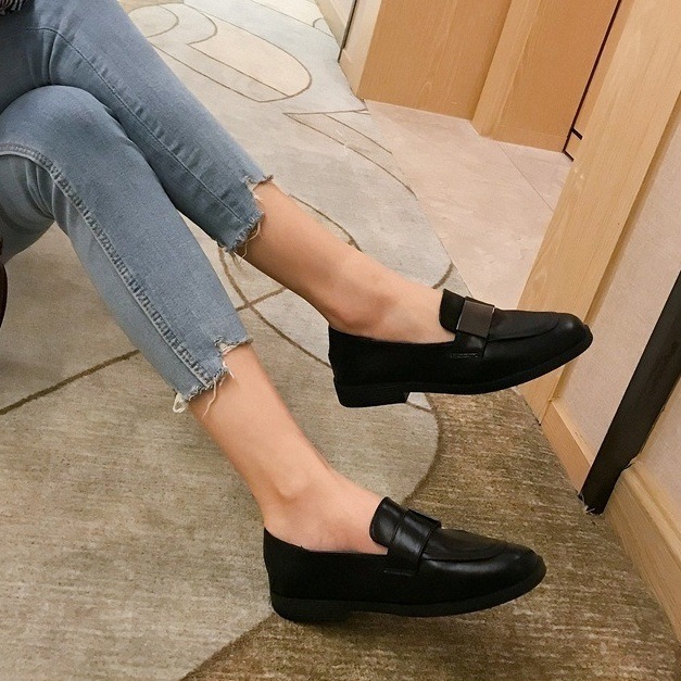 ローファー ローヒール ブラック ブラウン バックル 韓国 レディース オルチャン 茶色 楽ちん ファー 黒 歩きやすい 普段使い 存在感 ボーイッシュ 22.5cm 23.0cm