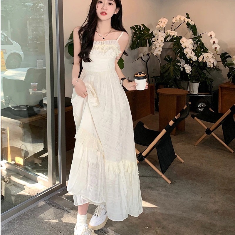 スリムでスリムなデザイン2024初スタイル初恋純粋な欲望スクエアネックサスペンダー小さな白いスカート気質ドレス