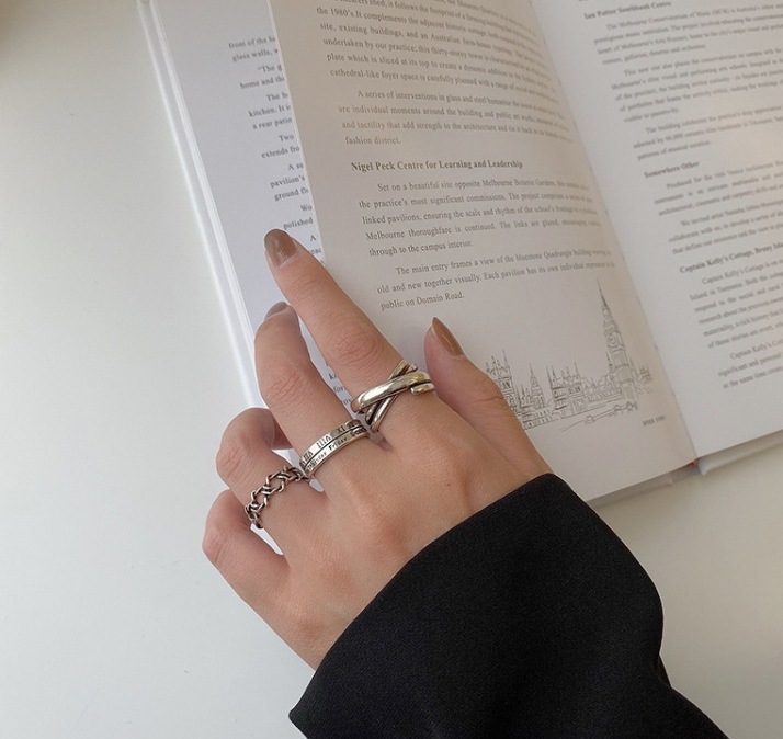 年末新作セール指輪 ファッション 人差し指リング 男女兼用今も人気！指輪春のピアスシンプルステンレス製 キラッとリング 韓国ファッション個性 気質 ニッチリング 大人可愛い 金属 結婚式 プレゼント